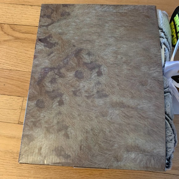 Harry Potter Monster Book Magical Creatures Glow In The Dark Throw Blanket NEW - Picture 11 of 16